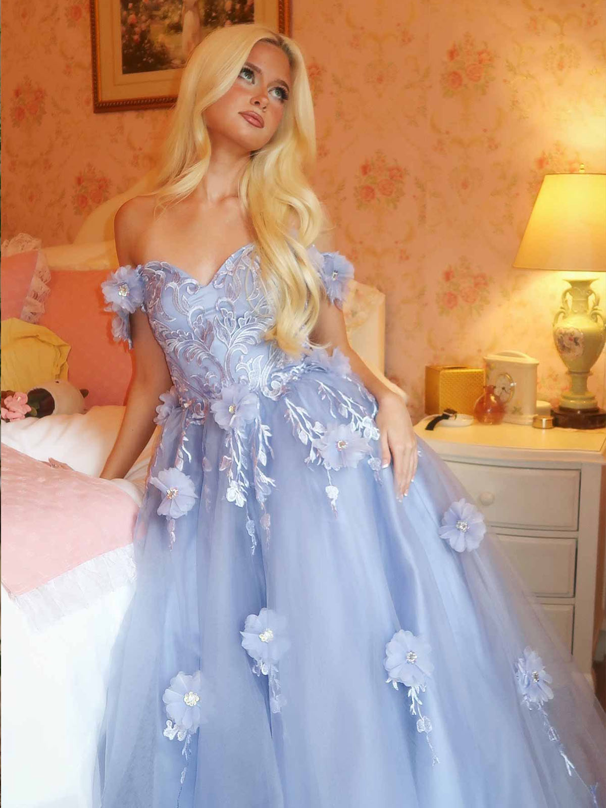 The most gorgeous gifted,and get yourself the prettiest occasional dress! ❣️ Photo    from:bridgettedieterlen